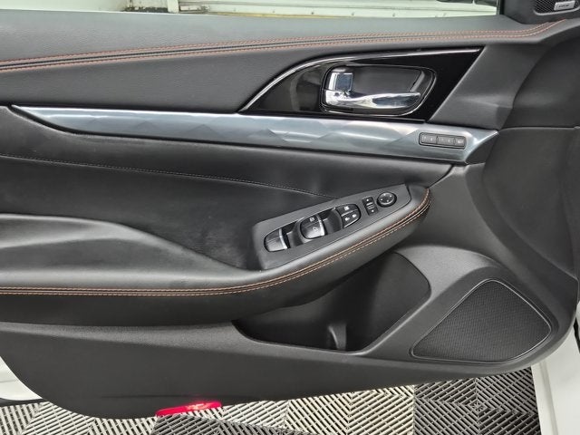 2023 Nissan Maxima SR