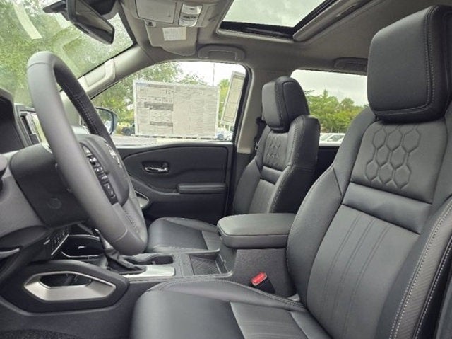 2025 Nissan Frontier Crew Cab SL