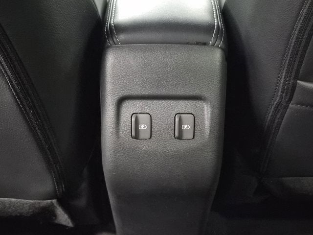 2022 Nissan Kicks SR