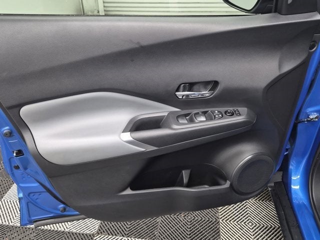 2022 Nissan Kicks SR