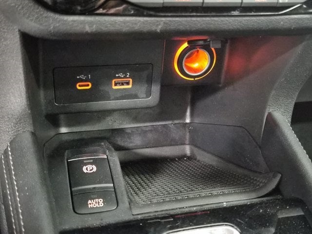 2022 Nissan Kicks SR