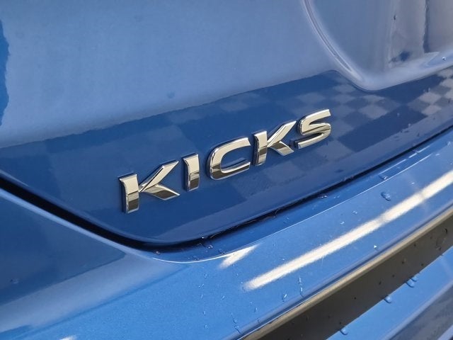 2022 Nissan Kicks SR