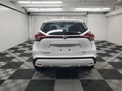 2023 Nissan Kicks SR