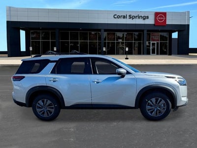 2025 Nissan Pathfinder SV