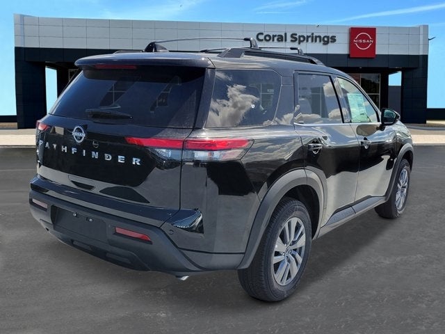 2025 Nissan Pathfinder SV