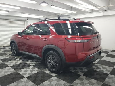 2022 Nissan Pathfinder SV