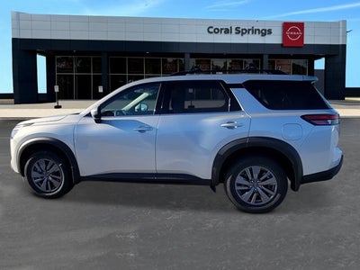 2025 Nissan Pathfinder SV