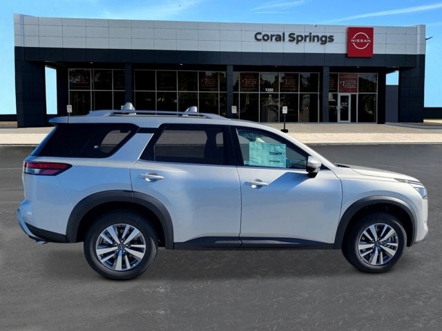 2025 Nissan Pathfinder SL