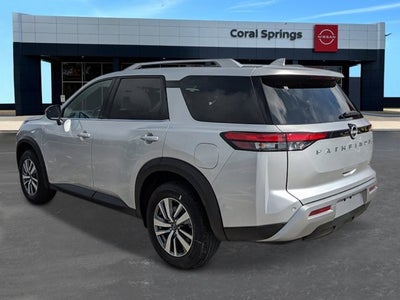 2025 Nissan Pathfinder SL