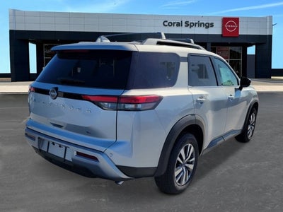 2025 Nissan Pathfinder SL