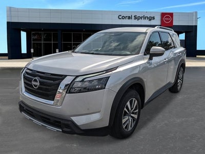 2025 Nissan Pathfinder SL