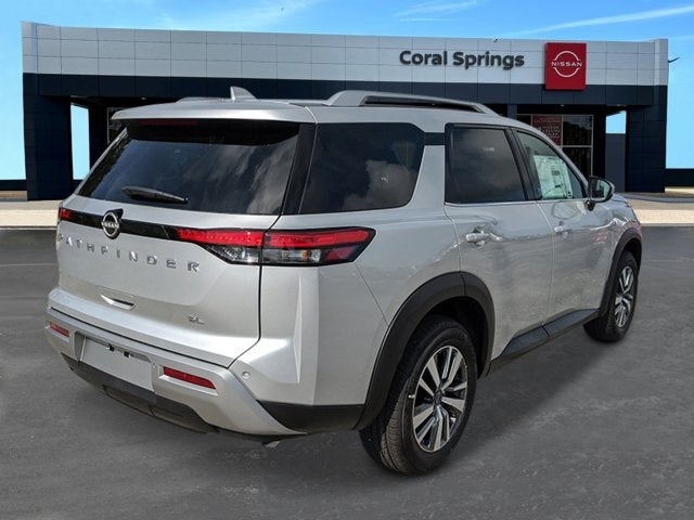 2025 Nissan Pathfinder SL