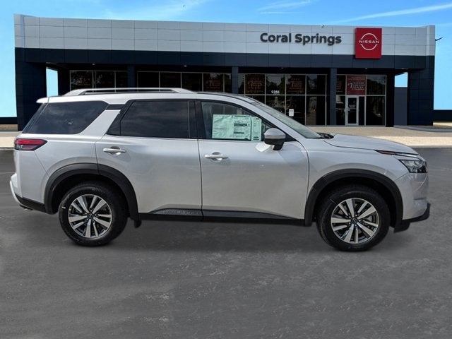 2025 Nissan Pathfinder SL