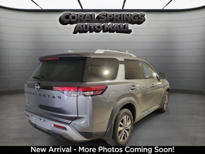 2024 Nissan Pathfinder SL