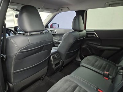 2023 Mitsubishi Outlander PHEV SE