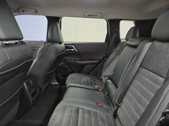 2023 Mitsubishi Outlander PHEV SE