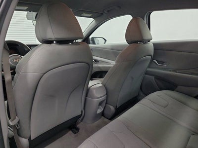 2025 Hyundai Elantra SE