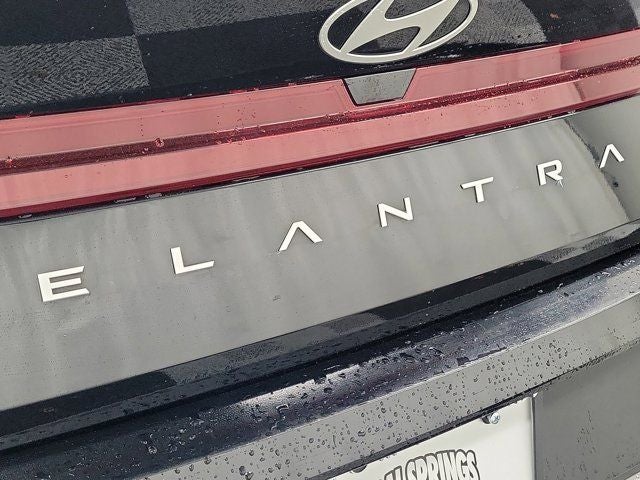 2025 Hyundai Elantra SE