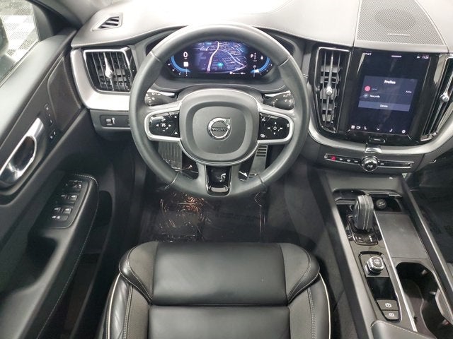 2022 Volvo XC60 B6 R-Design