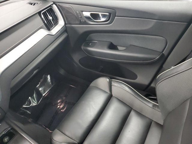 2022 Volvo XC60 B6 R-Design