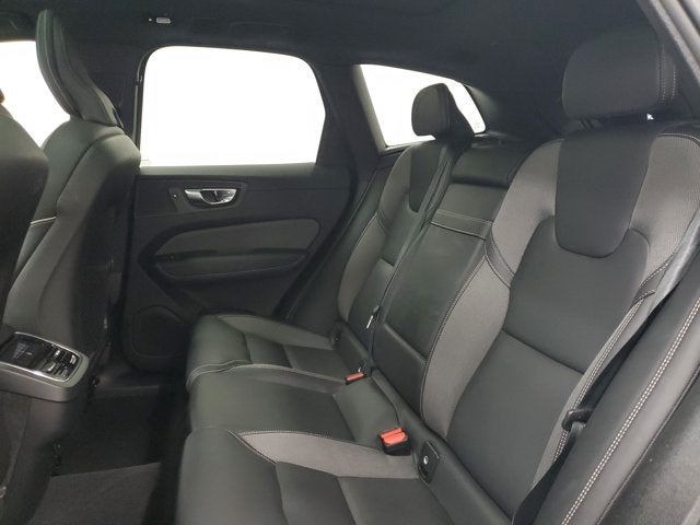 2022 Volvo XC60 B6 R-Design