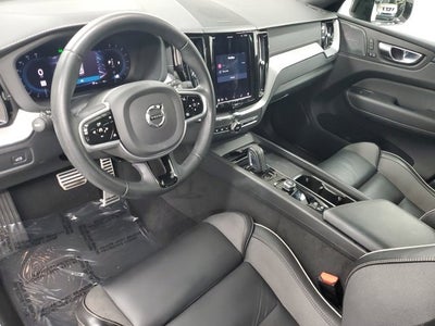 2022 Volvo XC60 B6 R-Design