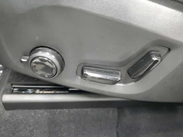 2022 Volvo XC60 B6 R-Design