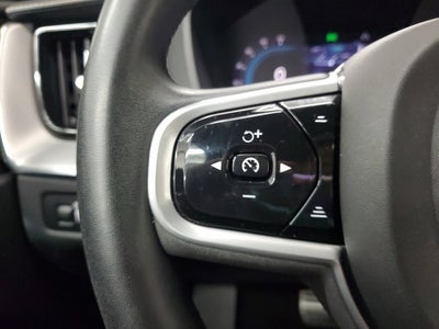 2022 Volvo XC60 B6 R-Design