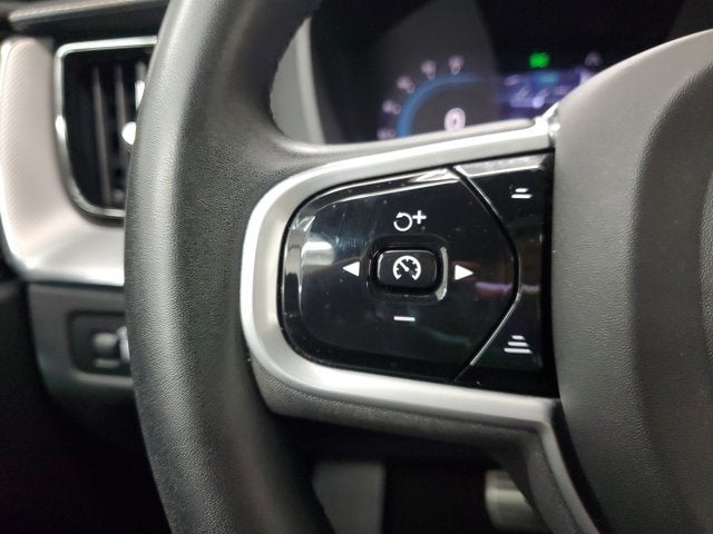 2022 Volvo XC60 B6 R-Design