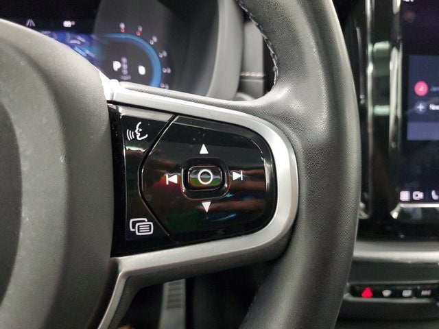 2022 Volvo XC60 B6 R-Design