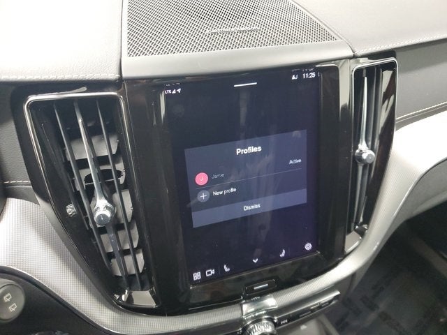 2022 Volvo XC60 B6 R-Design