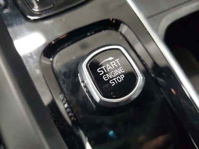 2022 Volvo XC60 B6 R-Design