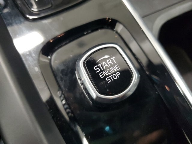 2022 Volvo XC60 B6 R-Design