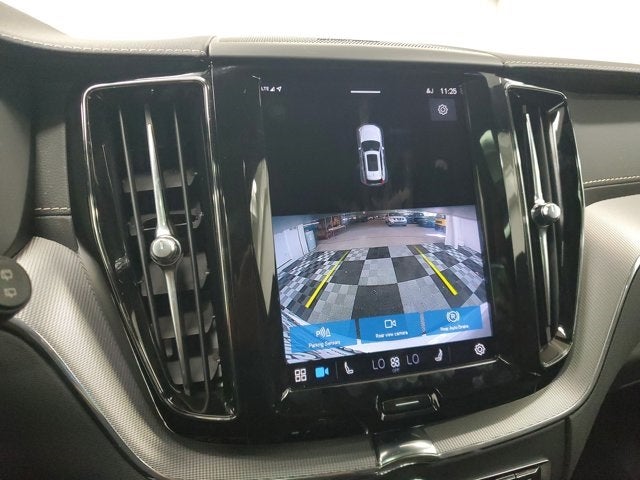 2022 Volvo XC60 B6 R-Design