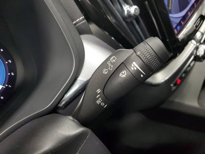 2022 Volvo XC60 B6 R-Design