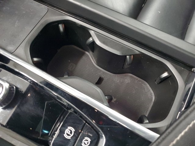 2022 Volvo XC60 B6 R-Design