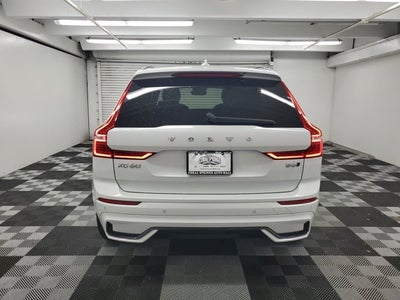 2022 Volvo XC60 B6 R-Design