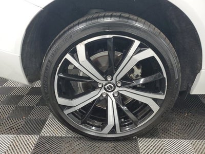 2022 Volvo XC60 B6 R-Design