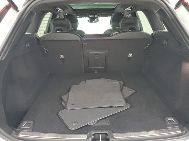 2022 Volvo XC60 B6 R-Design