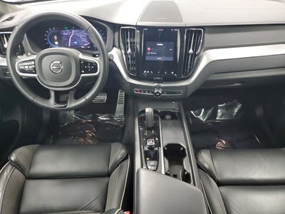 2022 Volvo XC60 B6 R-Design