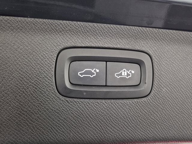 2022 Volvo XC90 T5 Momentum