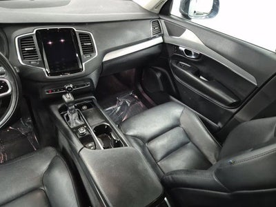 2022 Volvo XC90 T5 Momentum