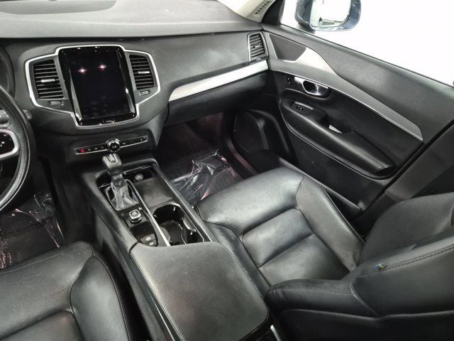 2022 Volvo XC90 T5 Momentum