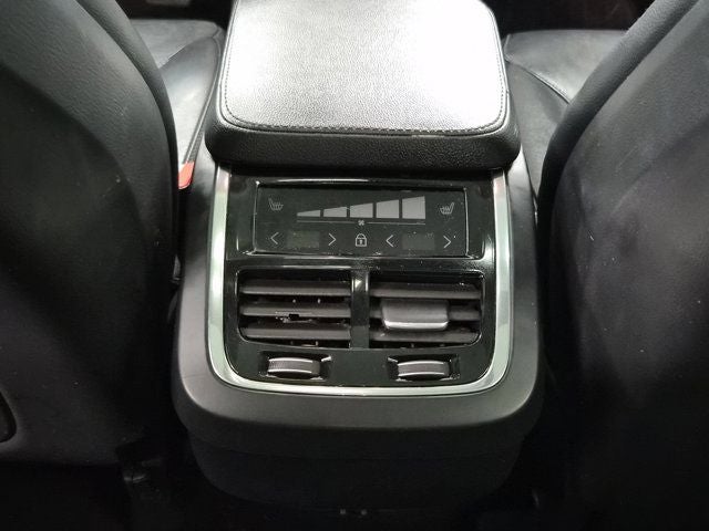 2022 Volvo XC90 T5 Momentum