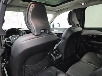 2022 Volvo XC90 T5 Momentum