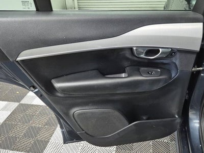 2022 Volvo XC90 T5 Momentum