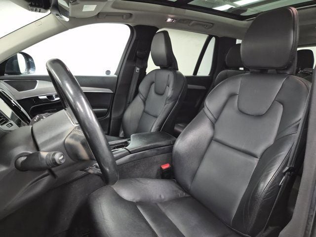 2022 Volvo XC90 T5 Momentum