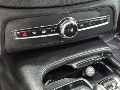 2022 Volvo XC90 T5 Momentum