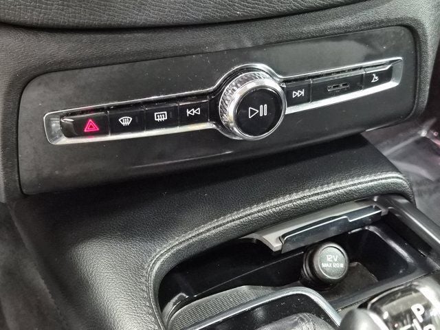 2022 Volvo XC90 T5 Momentum