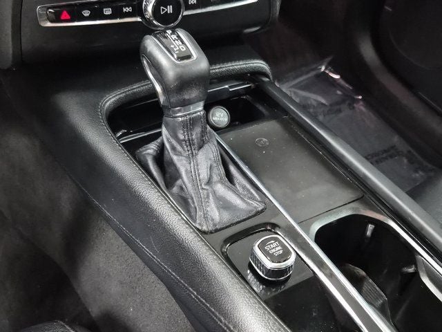 2022 Volvo XC90 T5 Momentum